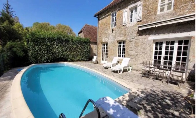 Cavagnac House | Village house. Swimming pool. Charming. Calm. Rocamadour-Padirac region. Calm.