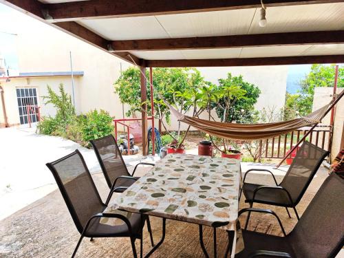 Sternes Apartment | Village house with a nice garden