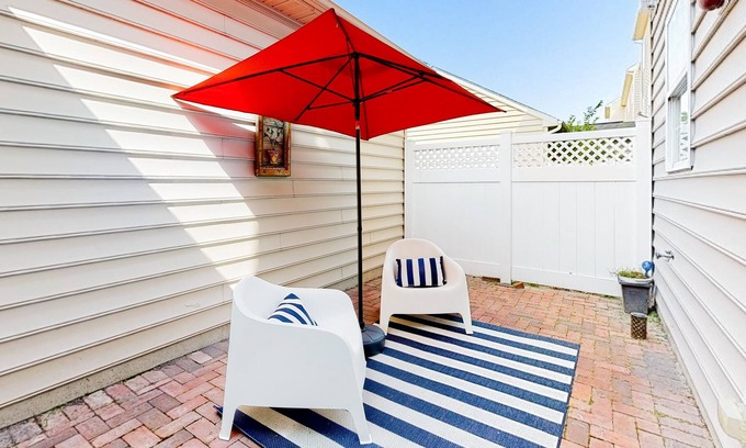 Villages of Five Points House | Village of Five Points townhome with pool, gym, and tennis access - bikes & W/D