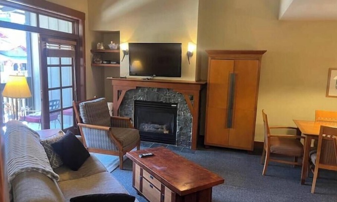 Olympic Valley Condo | Village@Palisades Tahoe Sleeps 6