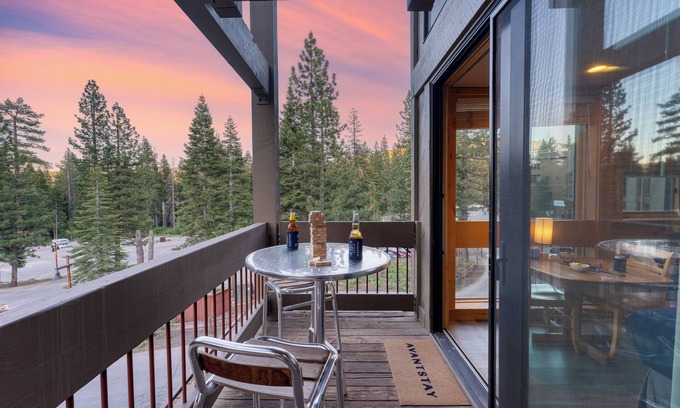 Truckee Condo | Village Studio by AvantStay | Minutes to Lifts