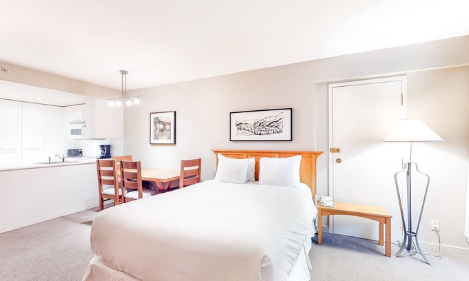 Whistler Village Apartment | Village studio with jetted tub & fireplace - walk to lifts & golf