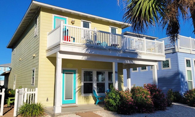 Port Aransas House | Village Walk 3 BR/2.5 Bath-Shared Heated Pool and Close to the Beach!