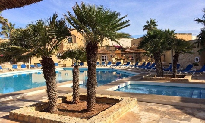 Ta' Għammar Hotel | Villagg Tal Fanal