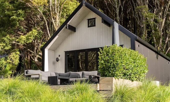 Mangawhai Villa | Villas 3–5: Family Retreat – 3 Villas Near the Beach, Sleeps 10+