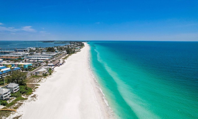 Bradenton Beach Condo | Villas By The Sea Unit 4 by SeaBreeze Vacation