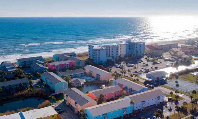 Pensacola Beach Condo | Villas on the Gulf #J5 | Easy Walk to Beach!