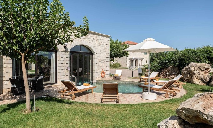Platanias Town Villa | Villas Platanias 3 bedroom villa with a heated pool