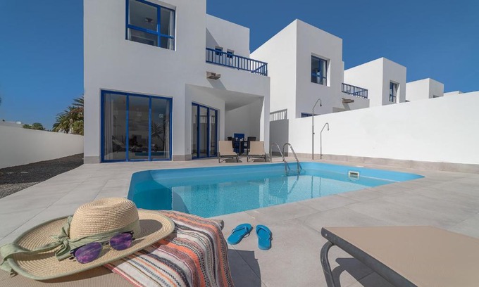 Playa Blanca Villa | Villas Yaiza
