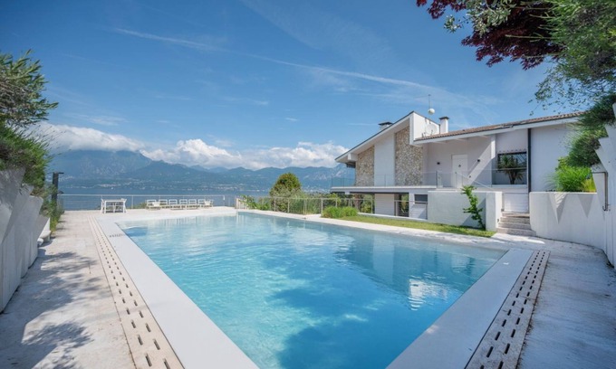 Frader Villa | VillasGarda - Villa Lorena Carbona