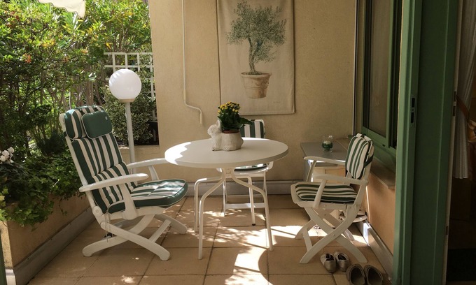 Villefranche-sur-Mer Apartment | Villefranche s/sea, terrace studio, close to the beaches and French Institute