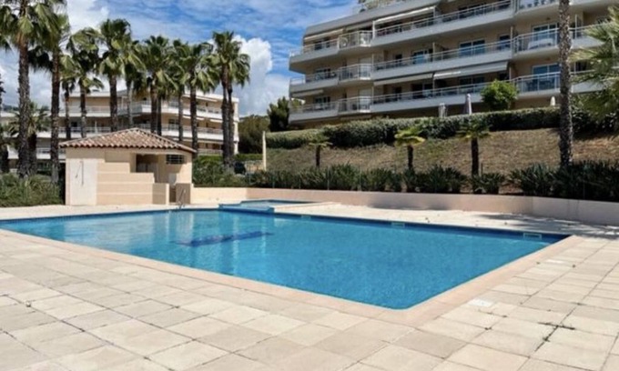 Bastide Giraud Apartment | Villeneuve loubet residence with swimming pool, 15 min walk to the beach