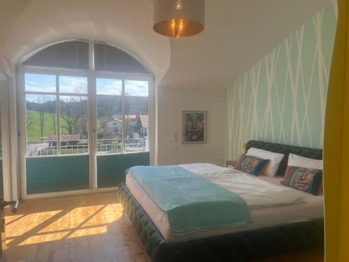 Oberdorla House | Villenzimmer mit eigenem Bad, Kunst und Aussicht