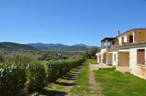 Agrustos Apartment | Villetta con giardino in contesto riservato non lontana dal mare BEL01