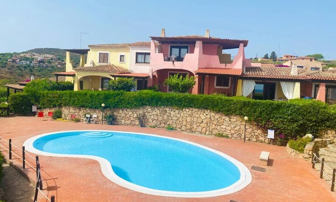 Porto San Paolo House | Villetta girasole, piscina, vista mare, Wifi