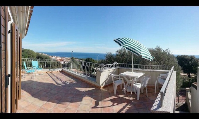 Cala Gonone House | Villetta Vicino al Mare - Primo Piano - 2-4 Posti Letto IUN Q3564