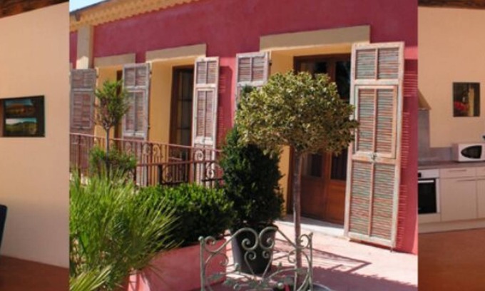 Poilhes Apartment | Vinauberge, Loft Muscat in former wine cellar with terrace next to Canal du Midi