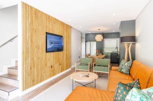 Wilderness Apartment | Vinci - Vibrant Retreat in Heart of Wilderness