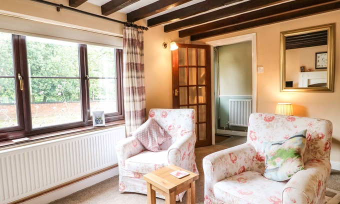 Whissendine Cottage | VINE COTTAGE, family friendly, with a garden in Whissendine
