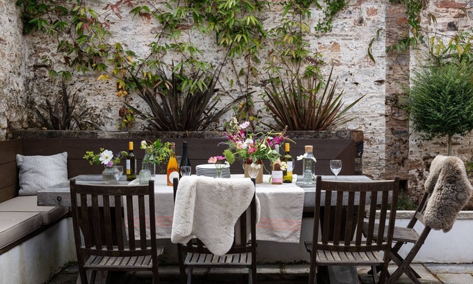 Stoke Gabriel House | Vineyard House - a house that sleeps 8 guests in 4 bedrooms