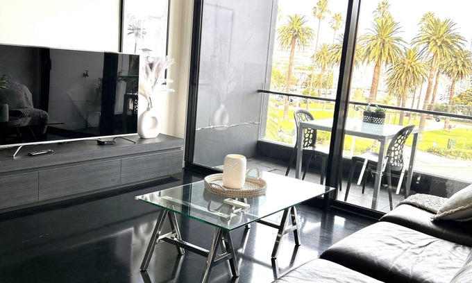St Kilda Apartment | "Vineyard" - Pearl Apartments St Kilda
