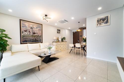 District 4 Apartment | Vinh Hoi Apartment Free one way airport pick up from TSN Airport