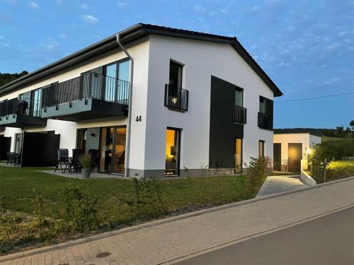 Heringhausen Apartment | Vinkennest am Diemelsee - Sonnenweg 44 - Kinderfreundliche Ferienwohnung mit Sauna, Terrasse, Garten und Seeblick!