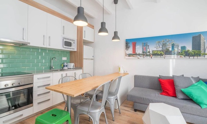 El Port Apartment | Vintage POP FIRA 3/Wi-Fi/Balcony/AC