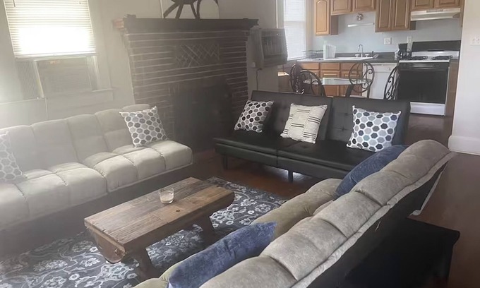 University Heights House | Vintage & Affordable Unit 5 of 6