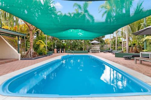 The Gardens Apartment | Vintage Charm at The Gardens with Lagoon Pool