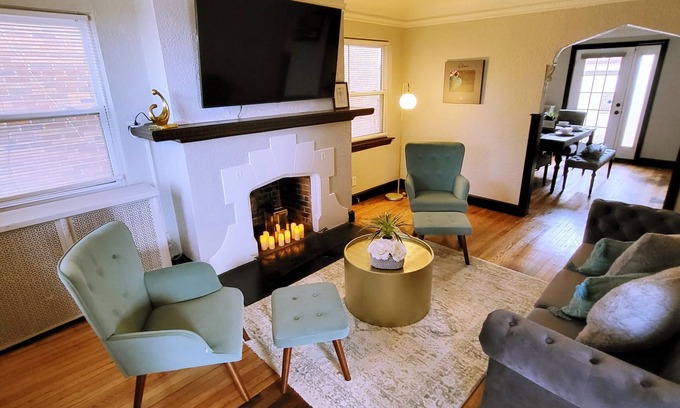 Detroit House | Vintage Charm, E. Eng. Village, 10mins to Dt. Det.
