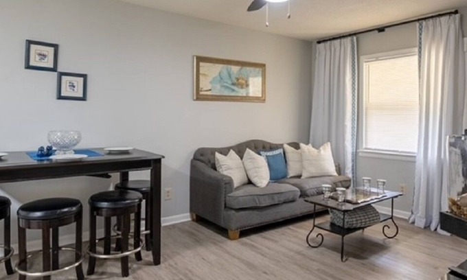 Myrtle Grove House | "Vintage-Chique meets Pensacola Trendy" 3/1 w/fenced yard, beaches, bases & DT.
