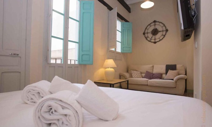 Alicante Apartment | Vintage & Cosy Auditorium