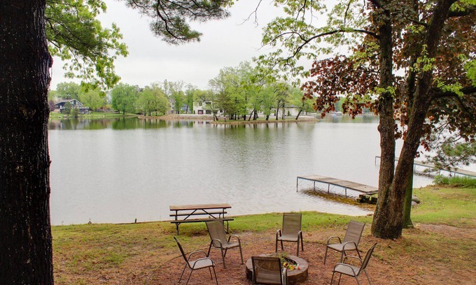 Lake Delton Cottage | Vintage Cottage on Lake Delton