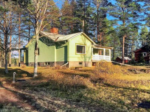 Stoten House | Vintage Forest Retreat-By Traum