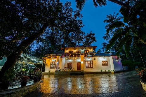 Thalassery House | vintage inn