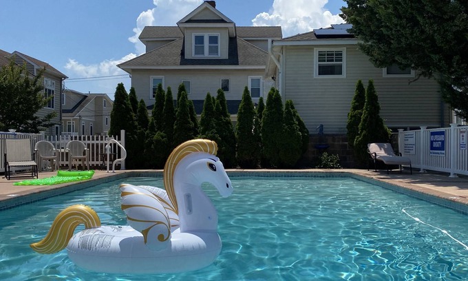 Wildwood Crest Condo | Vintage Luxe Condo with (Nearly) Private Pool in Wildwood Crest