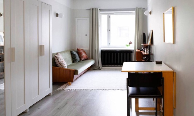 Etelainen District Apartment | Vintage Modern Apartment at Seaside