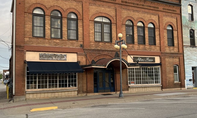 Vinton Apartment | Vintage Remodeled Apartment in Historic Downtown Vinton