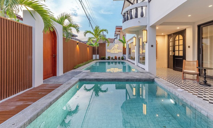 Pratumnak Hill House | Viola & Olivia Pool villa, Beachfront Pattaya