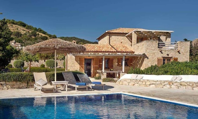 Korithi Villa | Viola Villa with Infinity Pool, BBQ & Sea View