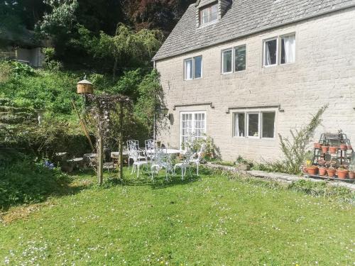 Stroud House | Violet Cottage
