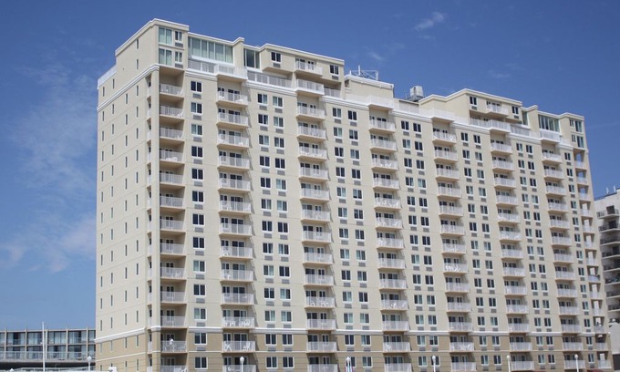 Northeast Virginia Beach Apartment | Virginia Beach Ocean Front Condo at Dolphin Run Condominiums