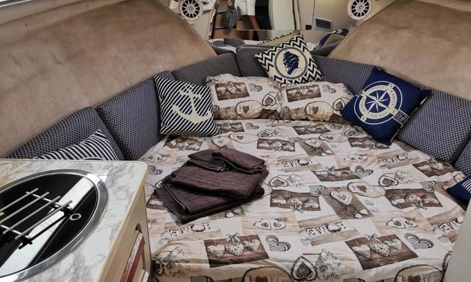 Santa Lucia Boat Rental | Virginia Bed and Boat