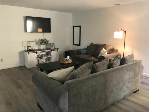 Visalia Apartment | Visalia Near SNP cozy,spacious 2bd 2 Bath