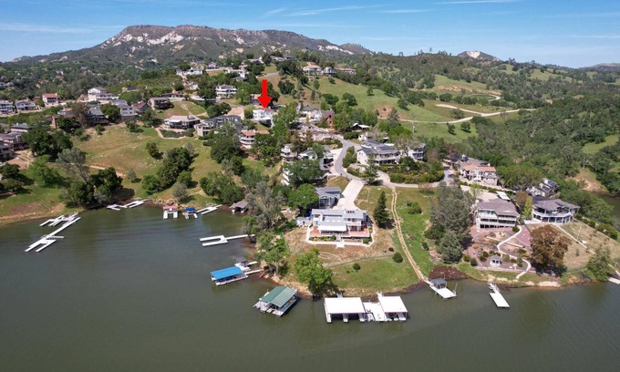Oak Shores House | Visit our Family Lake House, walk to Dock +boat