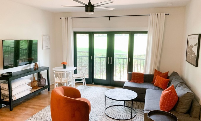 Clemson Apartment | Visit your Kids! Walk to campus/downtown! Free Parking Spot! Next to ESSO!