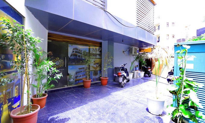 Sector 70 Hotel | Vista business suites and banquet By NBS