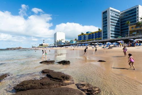 Barra Apartment | Vista Mar ao Lado do Shopping Barra com Garagem e Ar