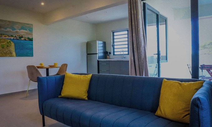 Sabana Westpunt Apartment | Vista Papaya Cozy 1-bedroom apartment in gorgeous Sabana Westpunt with WiFi, AC